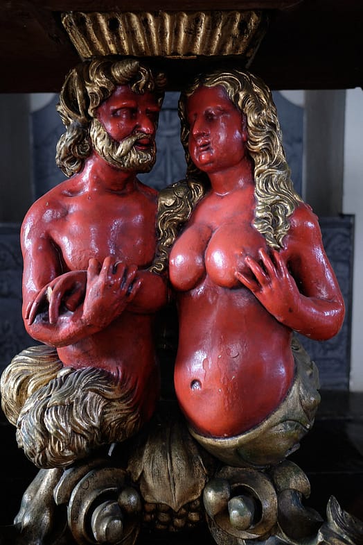 Gothic house in Woerlitz wooden sculpture